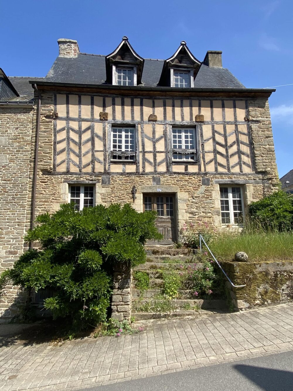 Maison n°3, Place du Martray, La Trinité-Porhoët, façade sud à pan de bois