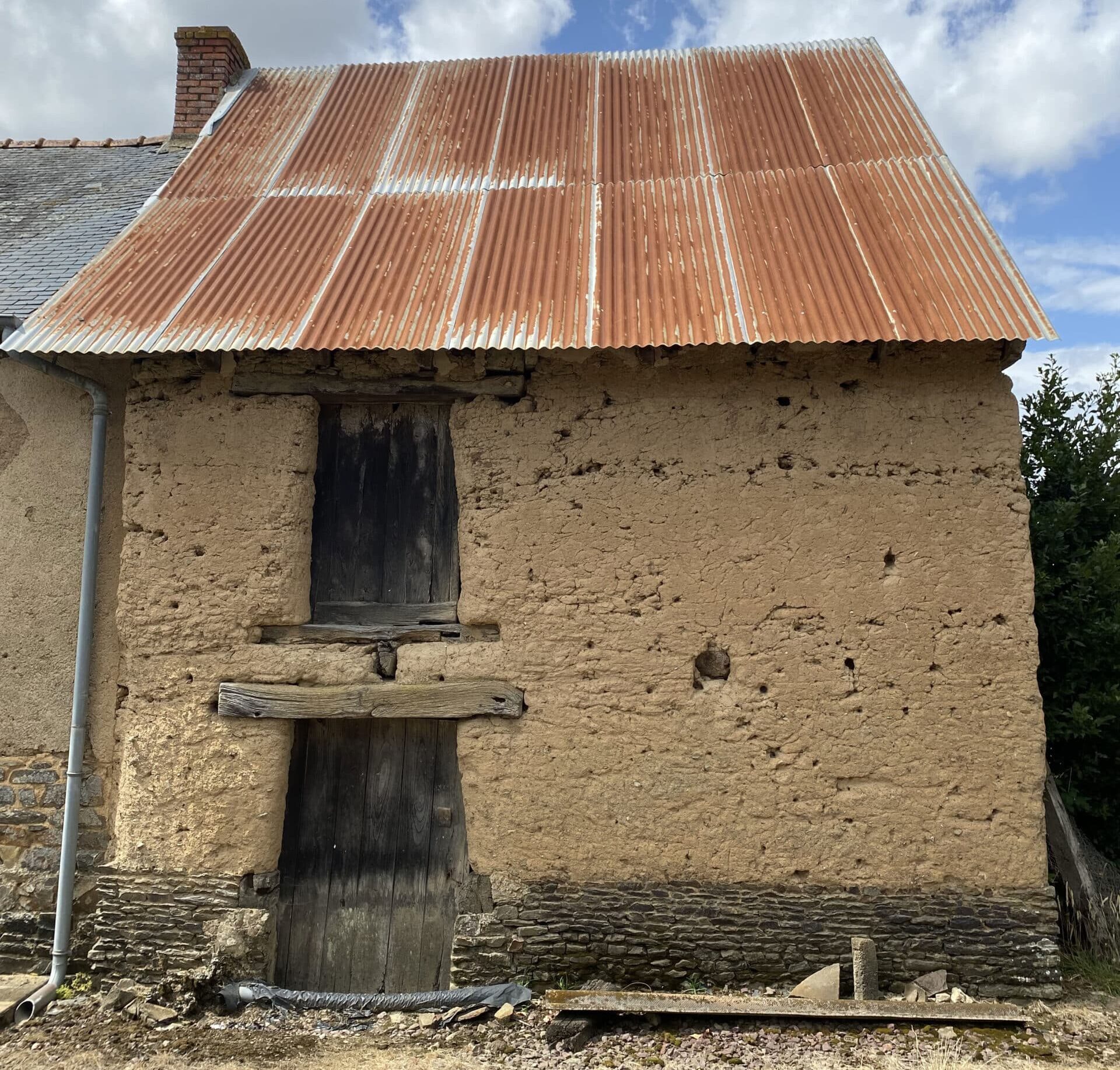 Remise en bauge, La Costuais, Saint-Brieuc-de-Mauron, façade sud