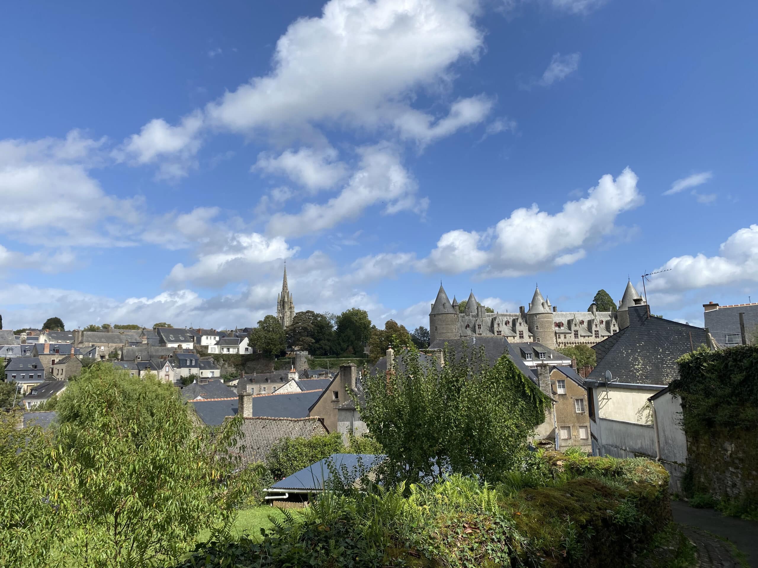 Vue générale sud de la ville de Josselin